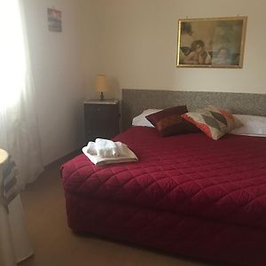 Camera con letto queen size